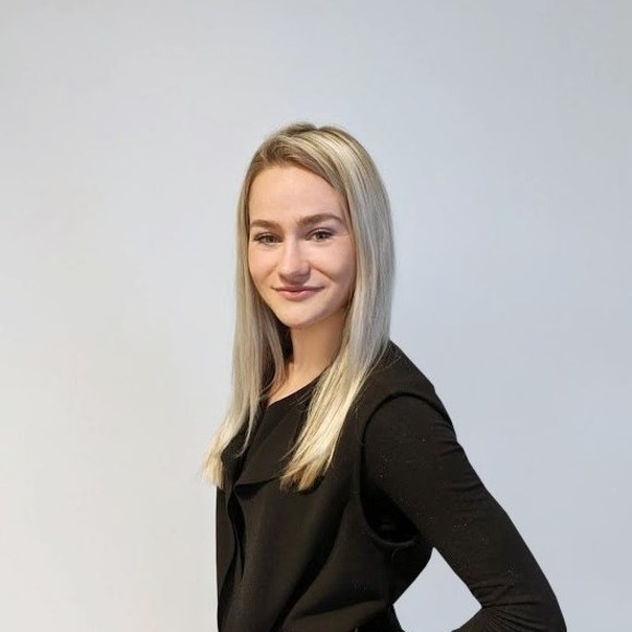 Meet your Posher, Jazmyn - Picture 1 of 1